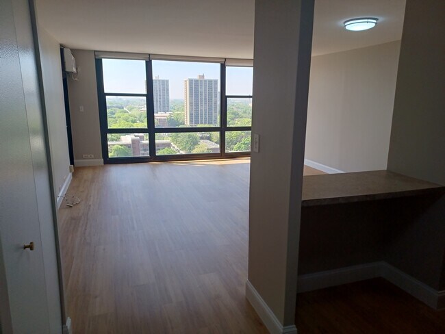Foto del edificio - 2605 S Indiana Ave