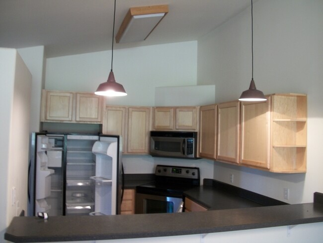 Foto del edificio - 4 Bedroom, 3 Bathroom Spacious Duplex