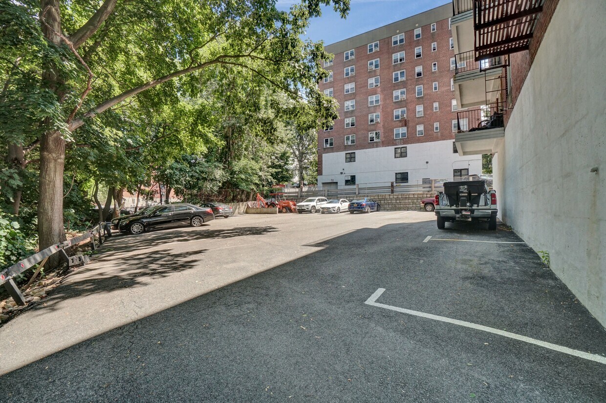 Building Photo - 115 Lawton St