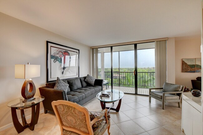 Building Photo - 6845 Willow Wood Dr