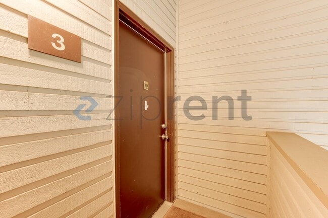 Building Photo - 14707 NE 44th Pl