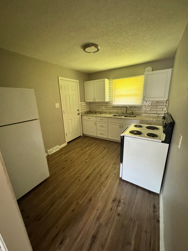 Foto del edificio - 1603 W 24th Ter S