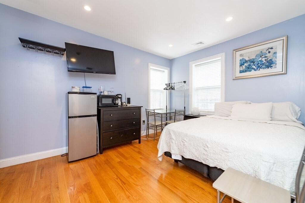 Primary Photo - 629 Tremont St
