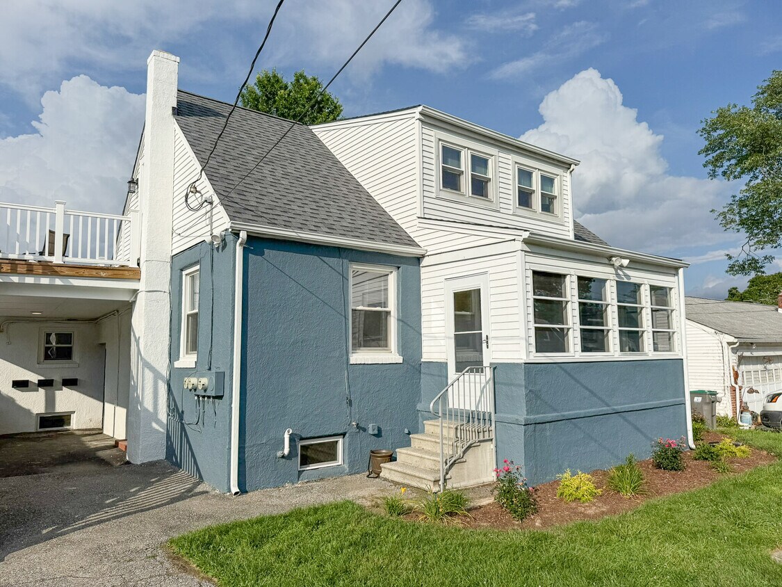 Exterior Front - 309 W Holly Oak Rd