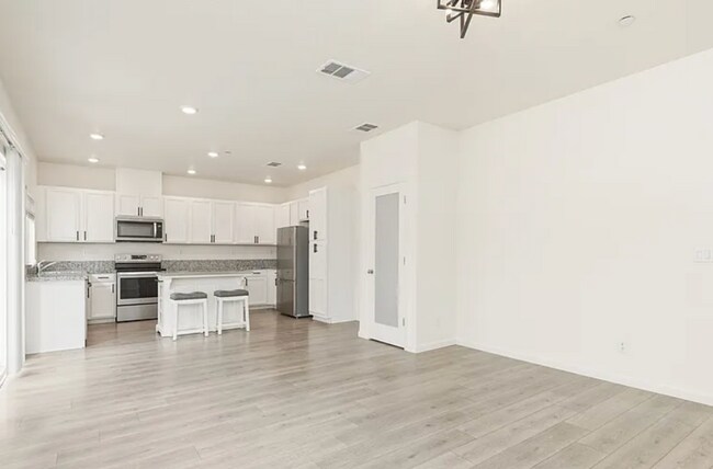 Foto del edificio - Beautiful 3/2.5 (Solar) Natomas Gem!  Please read entire ad for viewings!