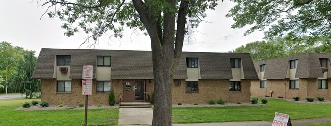 Building Photo - 20 Versailles Rd