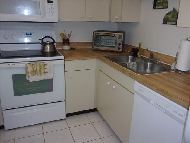 Foto del edificio - 3038 Eastland Blvd
