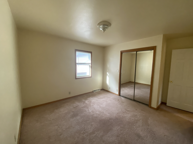 Building Photo - 609 Kennedy St