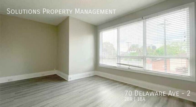 Photo du bâtiment - **Beautiful & Bright Updated 2 Bedroom Second Floor Unit**