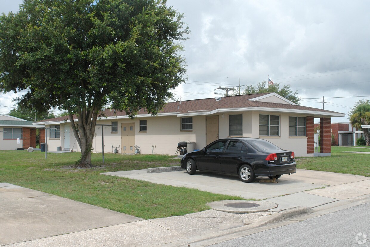 Building Photo - 702-704 Blake Ave
