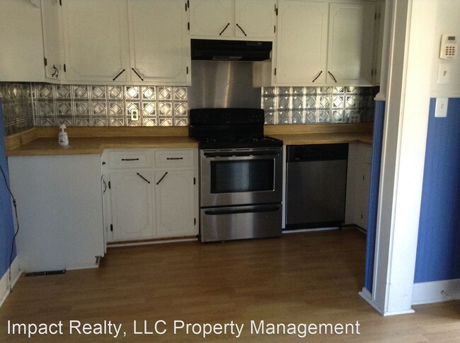 Building Photo - 3 br, 1.5 bath House - 901 Edgewood