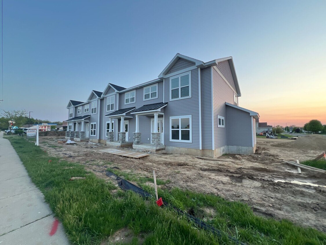Primary Photo - Brooklyn Townhomes