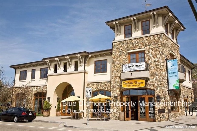 Building Photo - 2 BR, 2.5 BA town home in San Elijo Hills