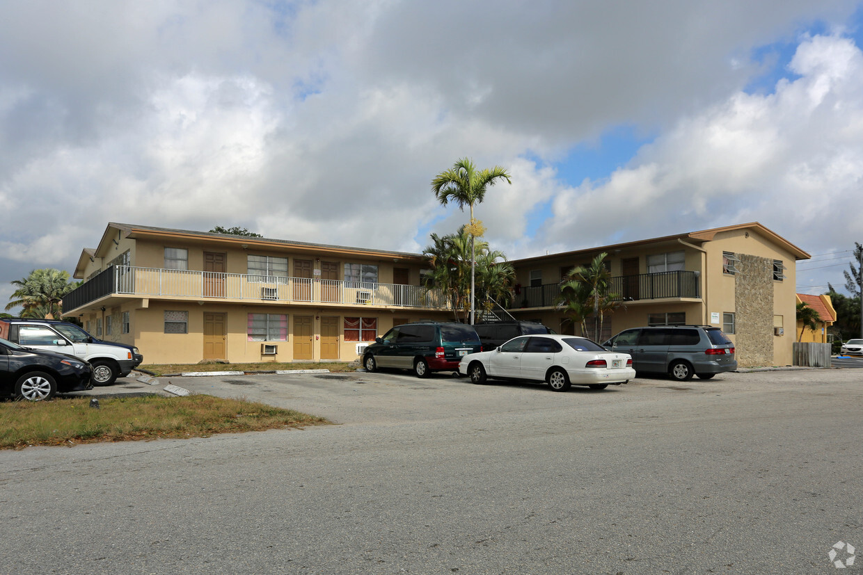 Primary Photo - Lantana Apartments