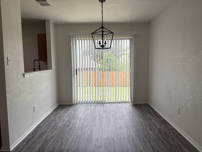 Foto del edificio - Beautiful Renovated Home in Bridgewood