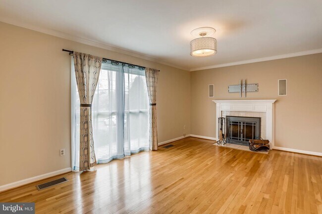 Foto del edificio - 18004 Muncaster Rd