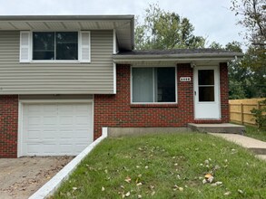 Building Photo - 840 Parkview Ct