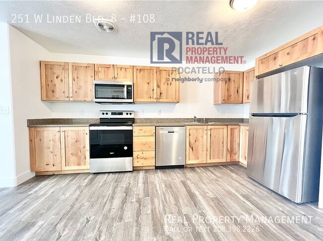 Building Photo - 2 Bed 1 Bath apartment - Fiber Internet - ...