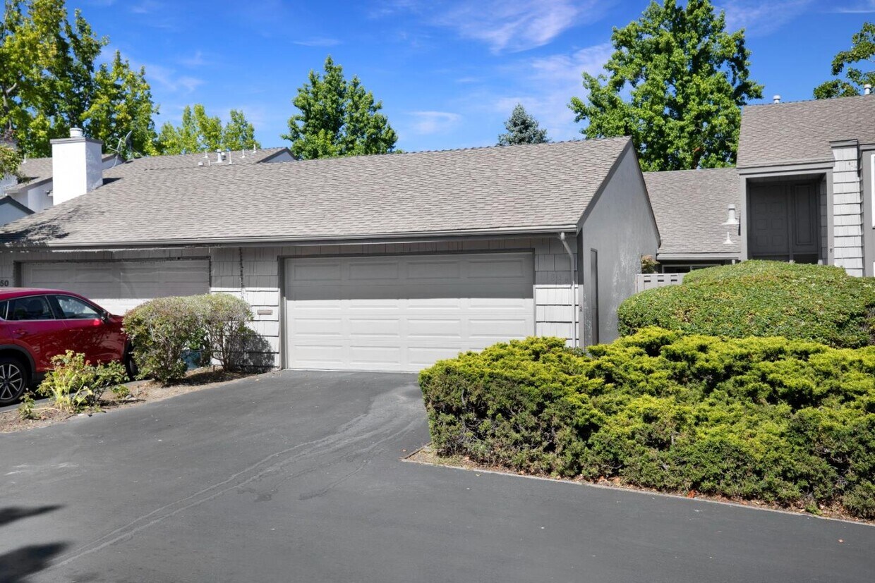 Primary Photo - 848 Erickson Ln