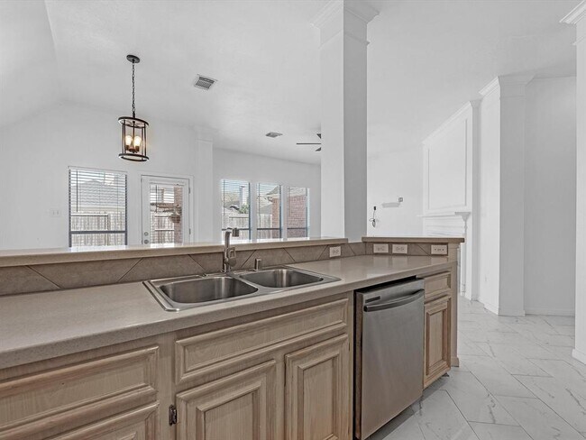 Foto del edificio - 5805 Windy Knoll Ln