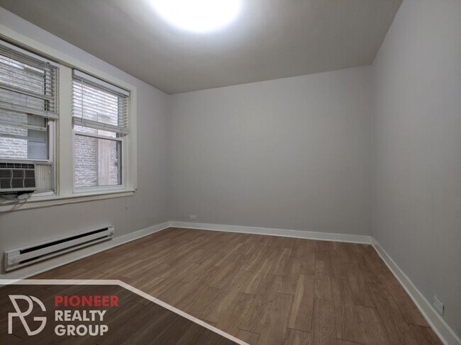 Foto del edificio - 511 W Belmont Ave