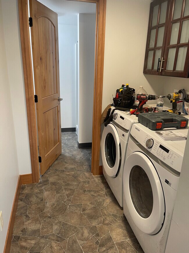 533 Broadway St S, Menomonie, WI 54751 Apartments in Menomonie, WI