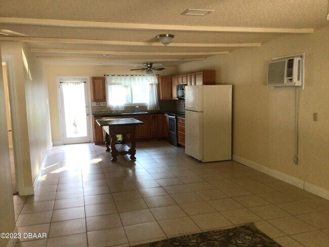 Foto del edificio - 913 1/2 Madeline Ave-