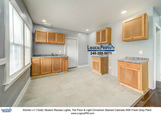 Building Photo - 3/1 Lower Unit w/ Large Prch,Hardwood,Fire...