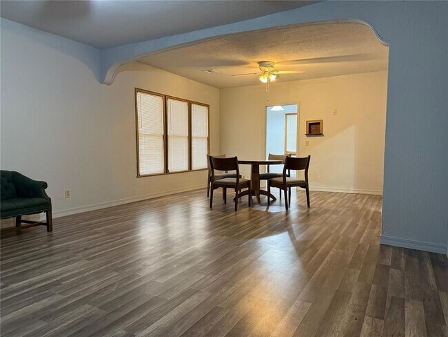 Foto del edificio - 1013 W 3rd St