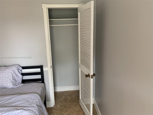 Foto del edificio - 2021 SW 38th Ave