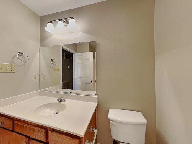 Foto del edificio - 4807 Vickrey Chapel Rd N