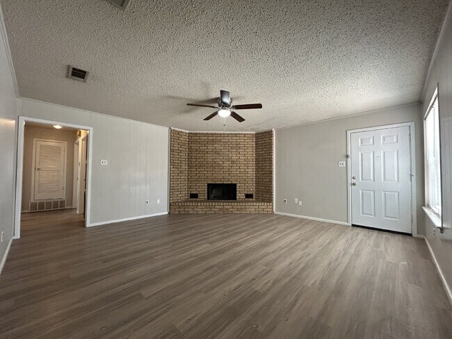 Foto del edificio - Beautiful Conveniently Located Duplex