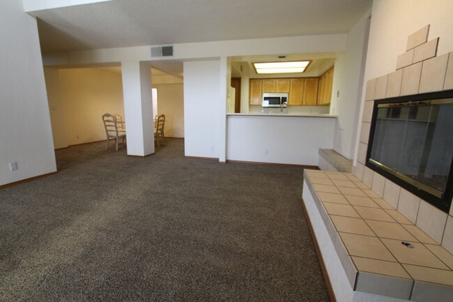 Building Photo - 5157 Glenwood Pointe Lane NE