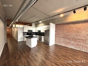 Building Photo - 204 Walnut St