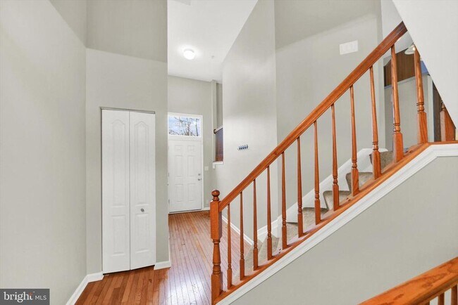 Building Photo - 6 Carob Ct