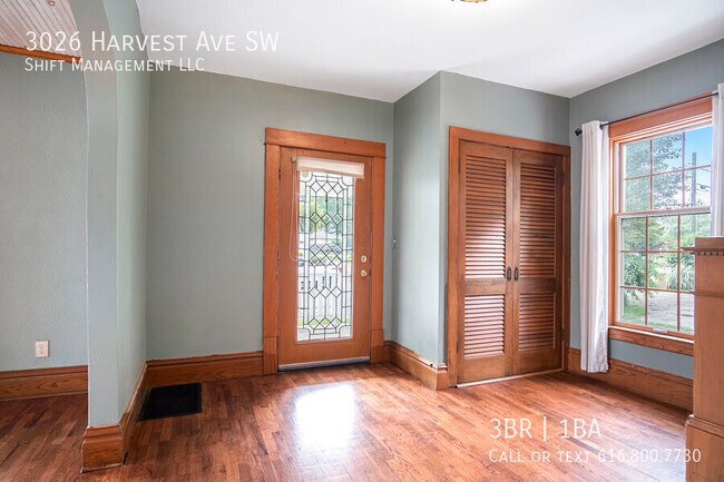 Foto del edificio - 3026 Harvest Ave SW