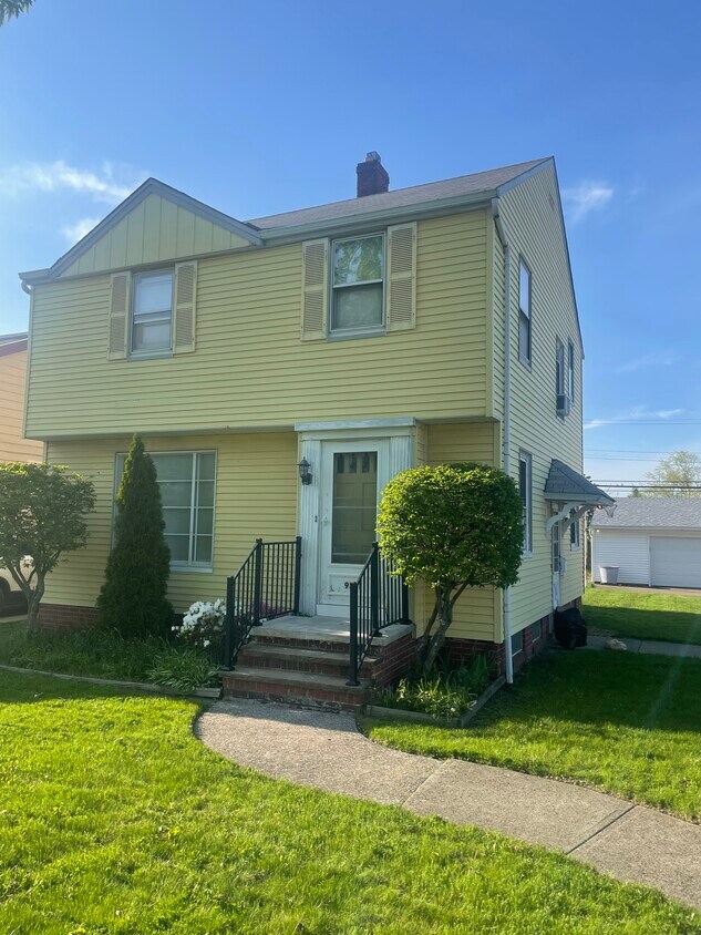 Foto principal - 9331 Plymouth Ave