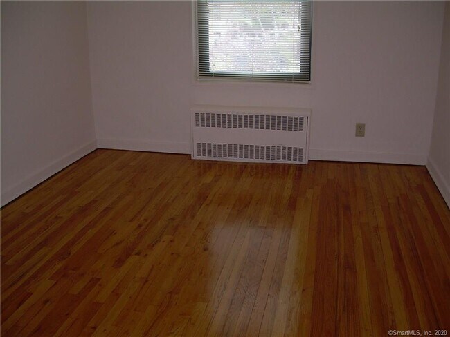Building Photo - 98 Hoyt St