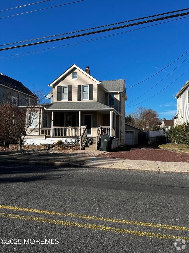 Building Photo - 327 Roosevelt Ave