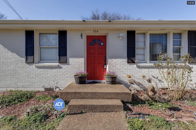 Photo - Charming 2 Bedroom Rental Home in Nashville with 1500 Sq Ft - Must See!