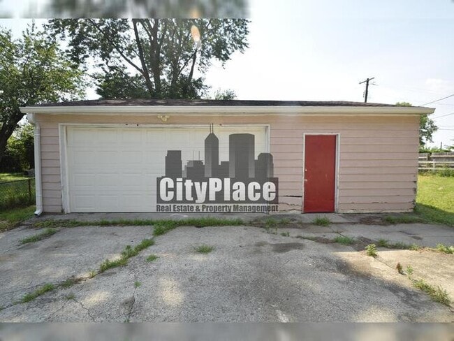 Building Photo - 1822 S Chester Ave