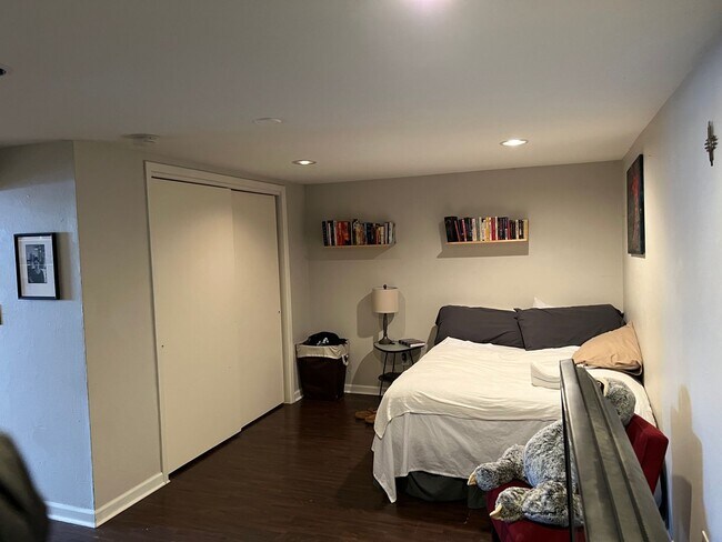 Foto del edificio - Must see studio near Sloans Lake!