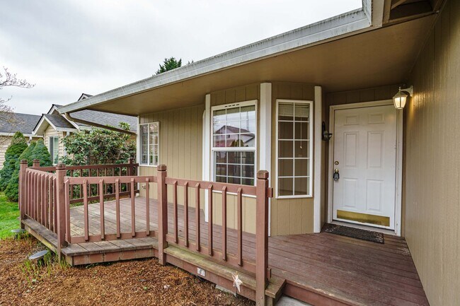 Foto del edificio - 3 bedroom 2 bath single level home with la...