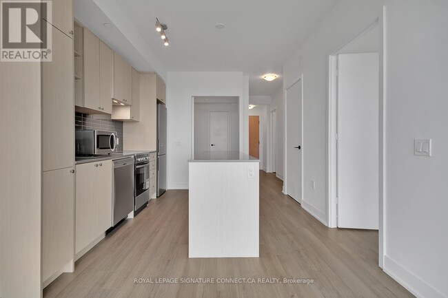 Building Photo - 50-650 George Butchart Dr