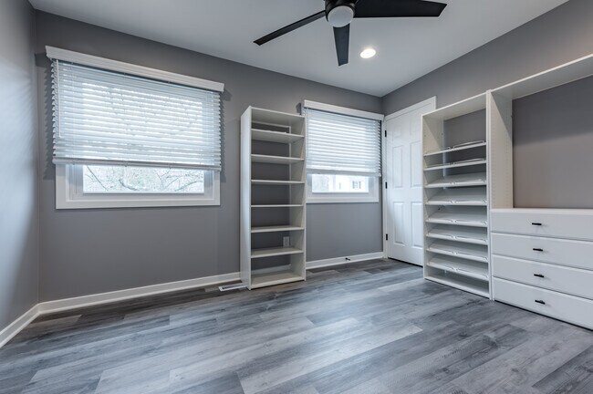 Foto del edificio - 111 Belmont Dr