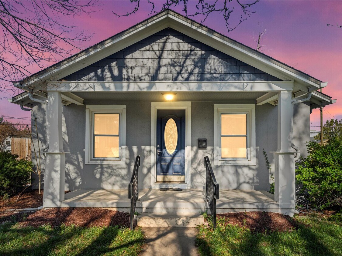 Foto principal - 3855 N Cook St