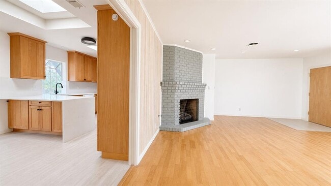 Building Photo - 405 Ridgewood Rd