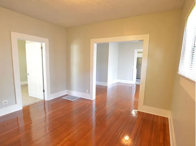 Foto del edificio - 4049 Byram Ave