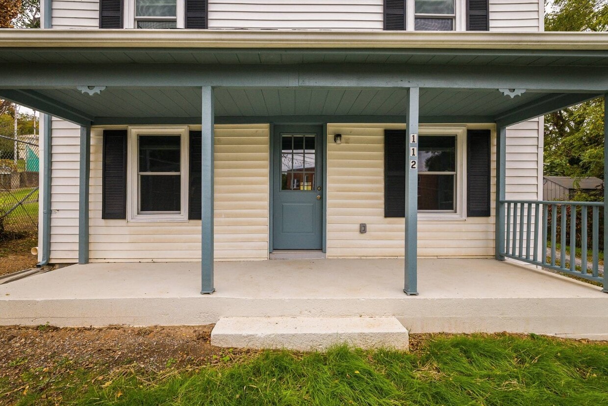 Primary Photo - 112 Sunnyside St