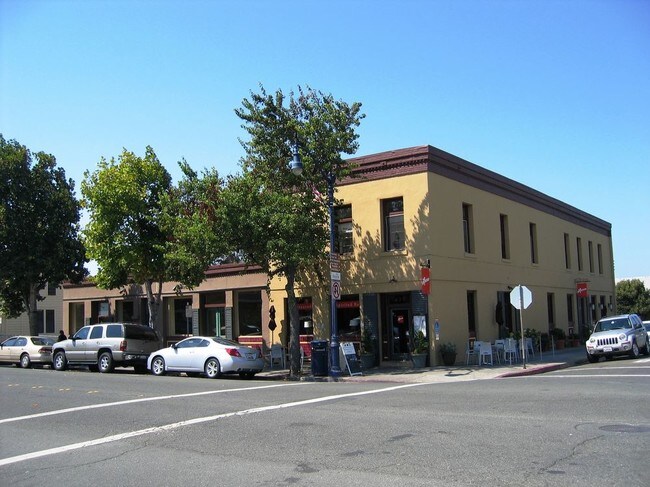 Building Photo - 2690 Rockbrook Dr